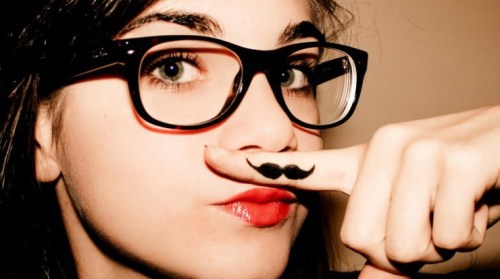 girl-moustache-cute-glasses-fashion-Favim.com-555978